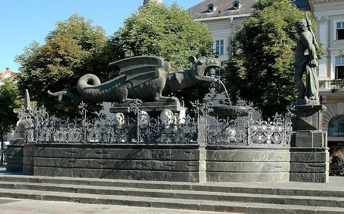 Klagenfurt - La Lindwurmbrunnen (fontana del drago)