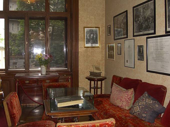 La sala d'aspetto dello studio di Sigmund Freud