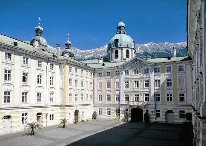 Innsbruck - Hofburg - cortile interno
