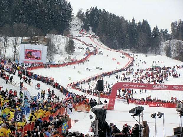 La gara del World Cup (slalom gigante) del Hahnenkamm
