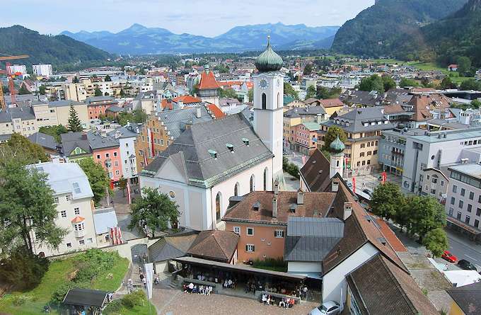 Il centro di Kufstein, con la chiesa St. Vitus